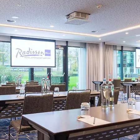 호텔 Radisson Blu Amsterdam Airport, Schiphol 4*