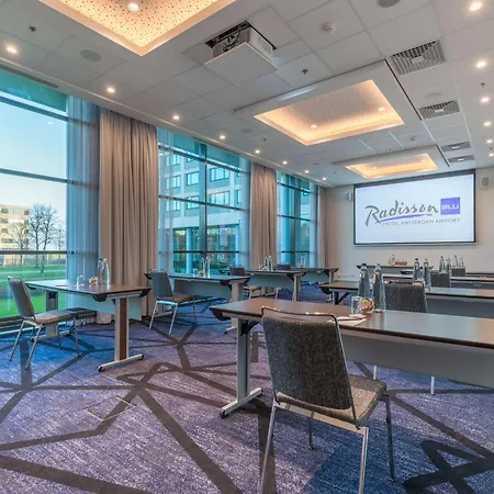 Radisson Blu Amsterdam Airport, Schiphol 4*