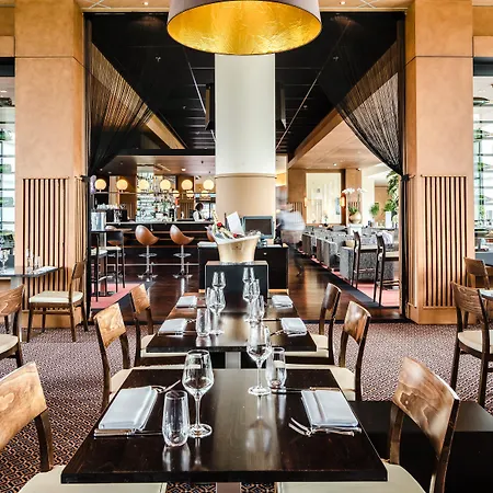 Radisson Blu Amsterdam Airport, Schiphol Hotel 4*