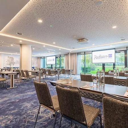 Radisson Blu Amsterdam Airport, Schiphol 4*