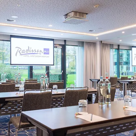 Radisson Blu Amsterdam Airport, Schiphol 4*