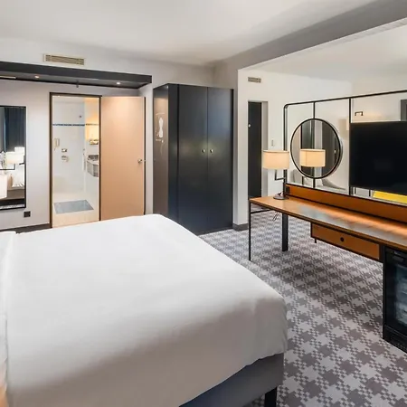 Radisson Blu Amsterdam Airport, Schiphol 4*