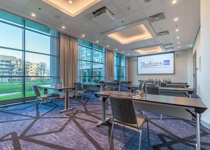 Radisson Blu Amsterdam Airport, Schiphol 4*