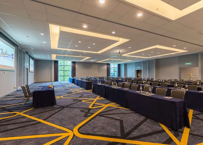 Radisson Blu Amsterdam Airport, Schiphol 4*