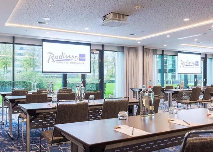 Radisson Blu Amsterdam Airport, Schiphol 4*
